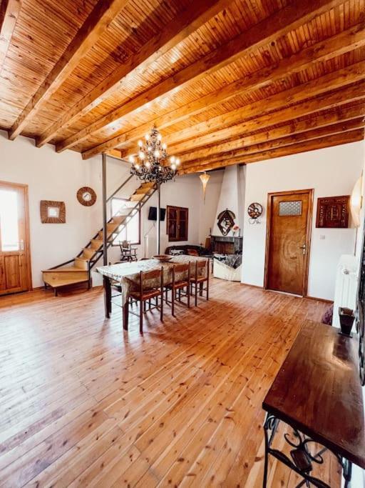 Panos Palace Apartment